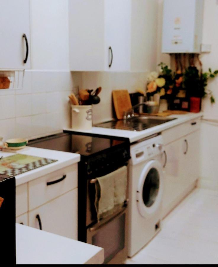 Centrel To London Single Bed Room Quiet Home With Host And Breakfast Eksteriør bilde