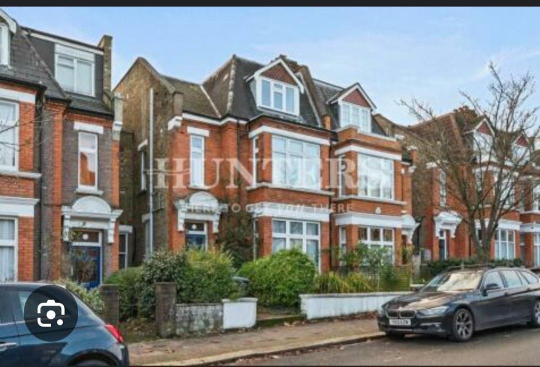 Centrel To London Single Bed Room Quiet Home With Host And Breakfast Eksteriør bilde